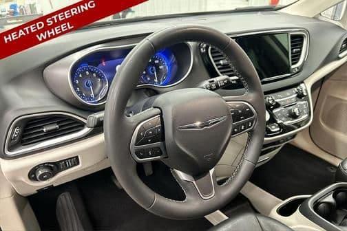 2022 chrysler pacifica touring-l in cedar rapids, iowa