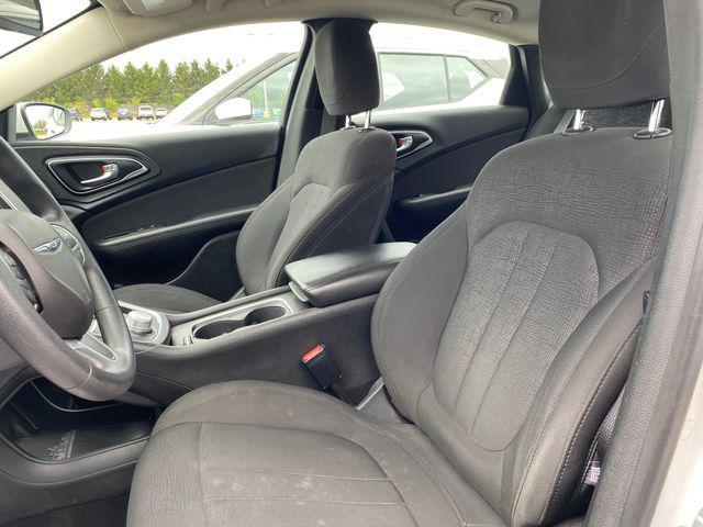 2016 chrysler 200 lx