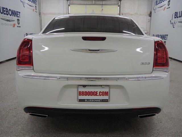 2020 chrysler 300 limited
