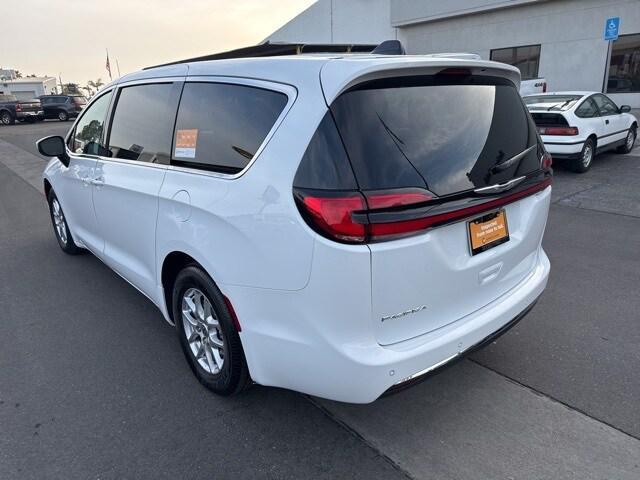2023 chrysler pacifica touring l
