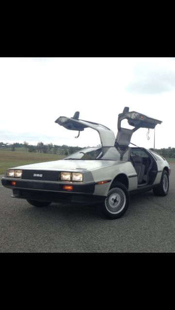 one owner 2,975 miles 1983 delorean dmc-12 back to the future de lorean