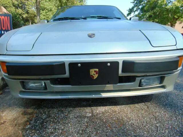 1986 porsche naturally aspirated. color zermatt silver. 5 speed transmission