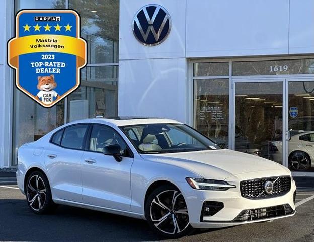 2024 volvo s60 b5 core dark theme
