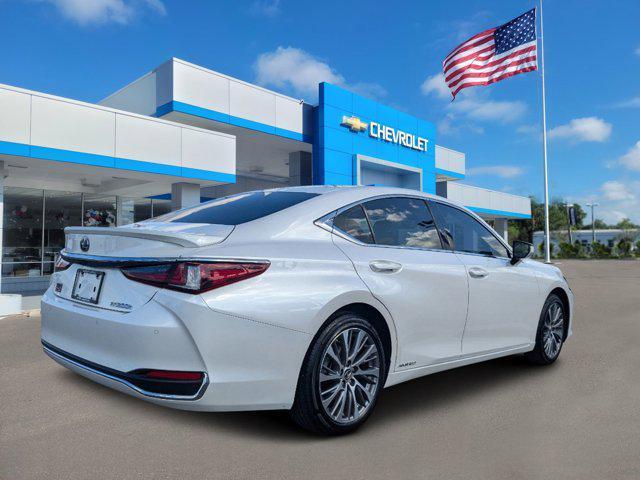 2021 lexus es 300h base