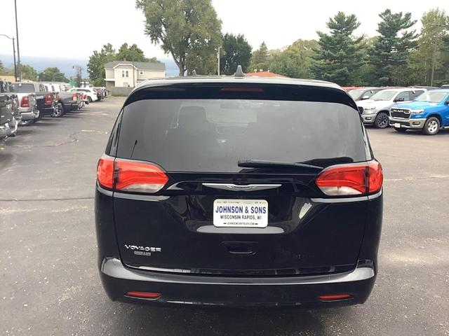 2022 chrysler voyager lx