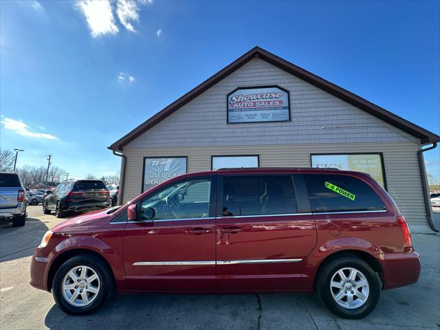 2013 chrysler town & country touring