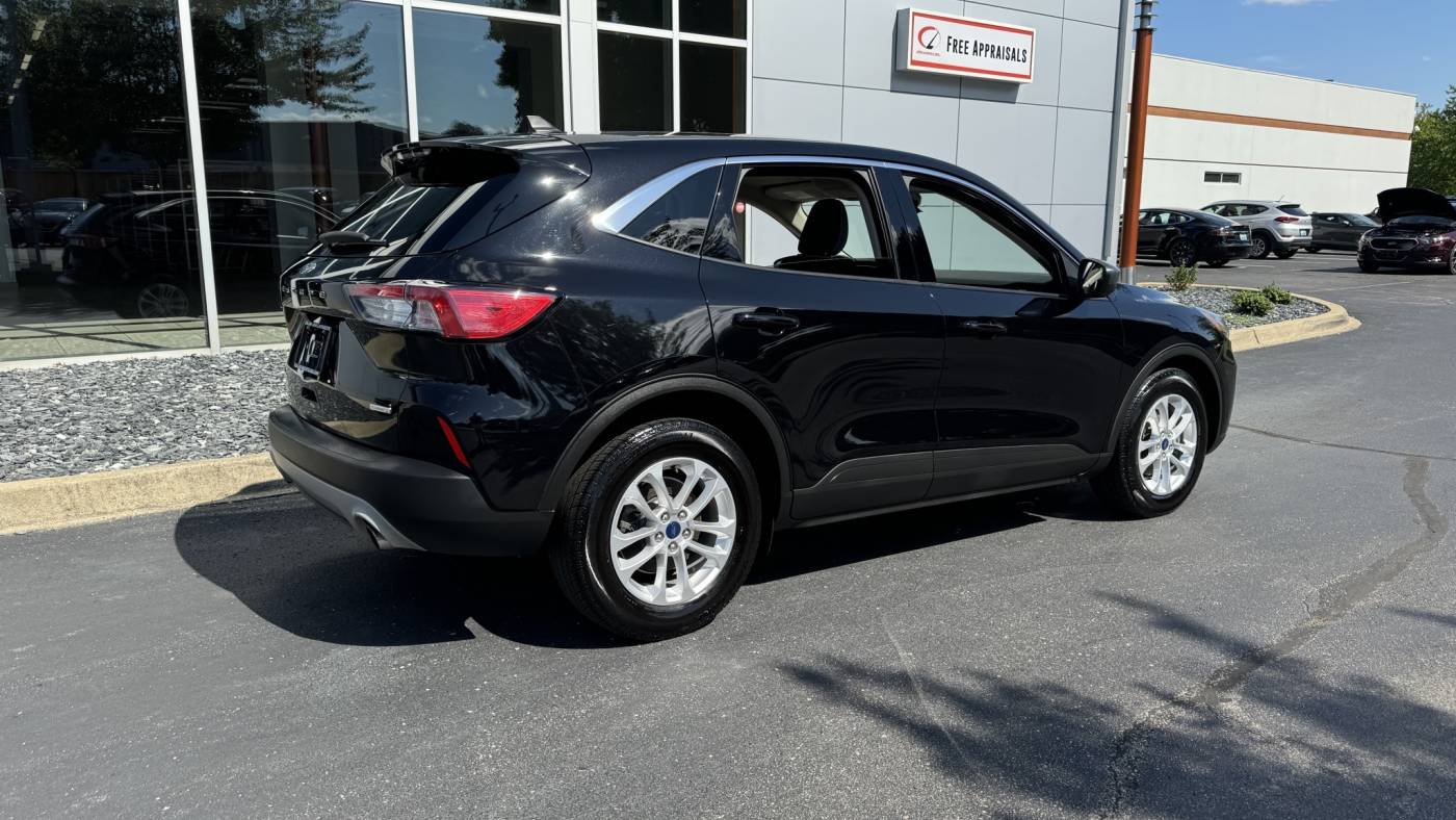 2020 ford escape se