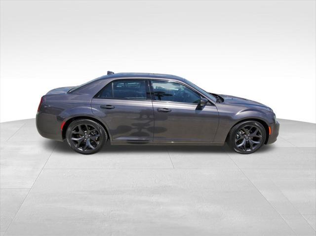 2022 chrysler 300 s