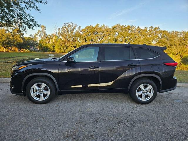 2022 toyota highlander le