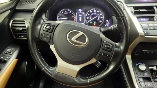 2017 Lexus se