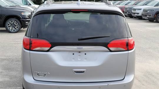 2020 Chrysler Pacifica touring l