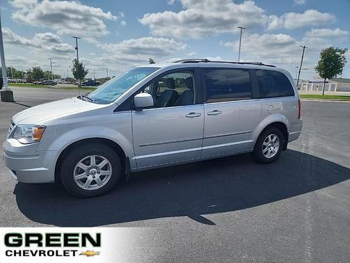 2009 chrysler town & country in co bluffs, iowa