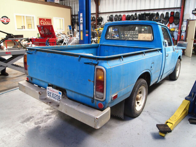 1976 toyota mini pickup truck (not running)