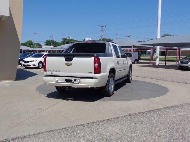 used 2011 chevrolet avalanche ltz junction city, ks 66441 for sale in grandview plaza, kansas