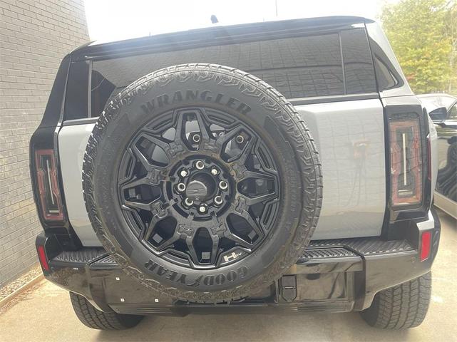 2024 gmc hummer ev 2x