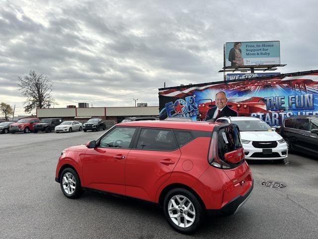 2023 kia soul lx