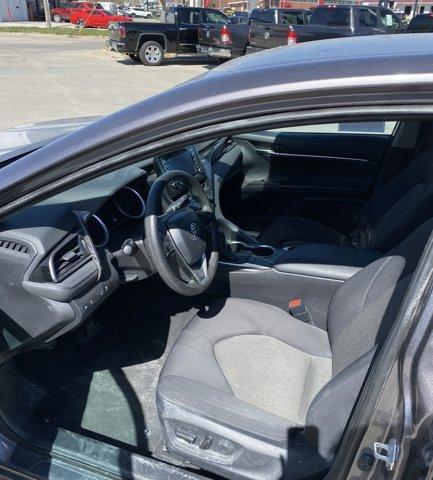 2022 toyota camry le