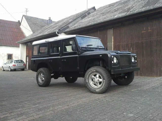 110 land rover defender rhd with 200 tdi