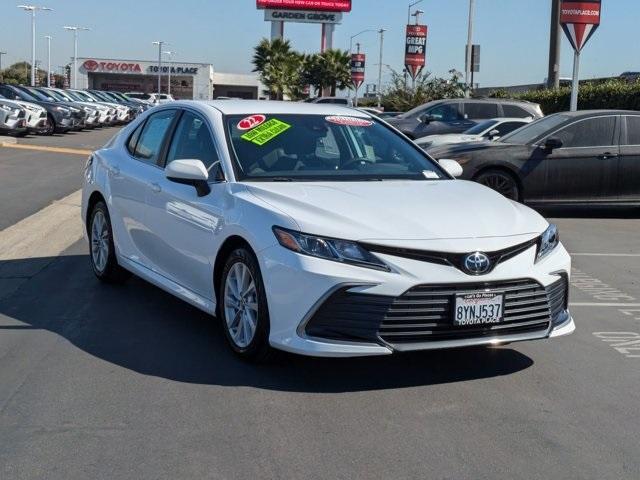 2022 toyota camry le