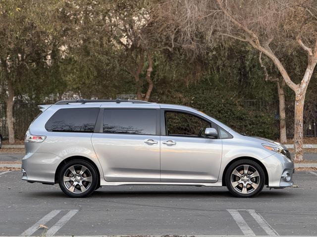 2017 toyota sienna se premium