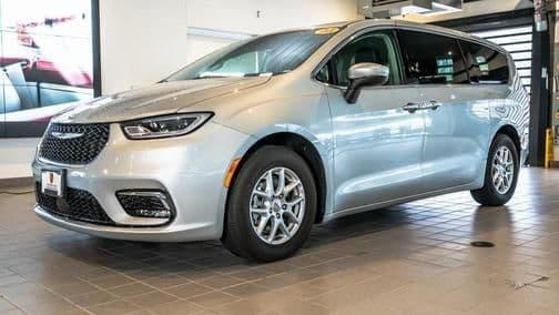 2023 chrysler pacifica touring-l in milwaukee, wisconsin