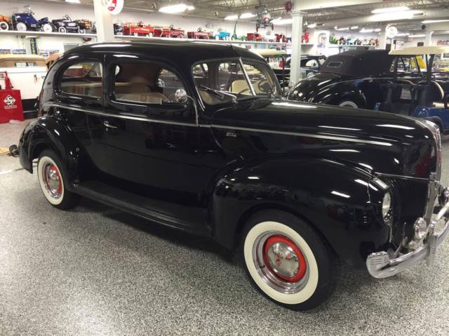 beautiful 1940 ford two door sedan, great paint, ready to show and drive!!!!!!!!