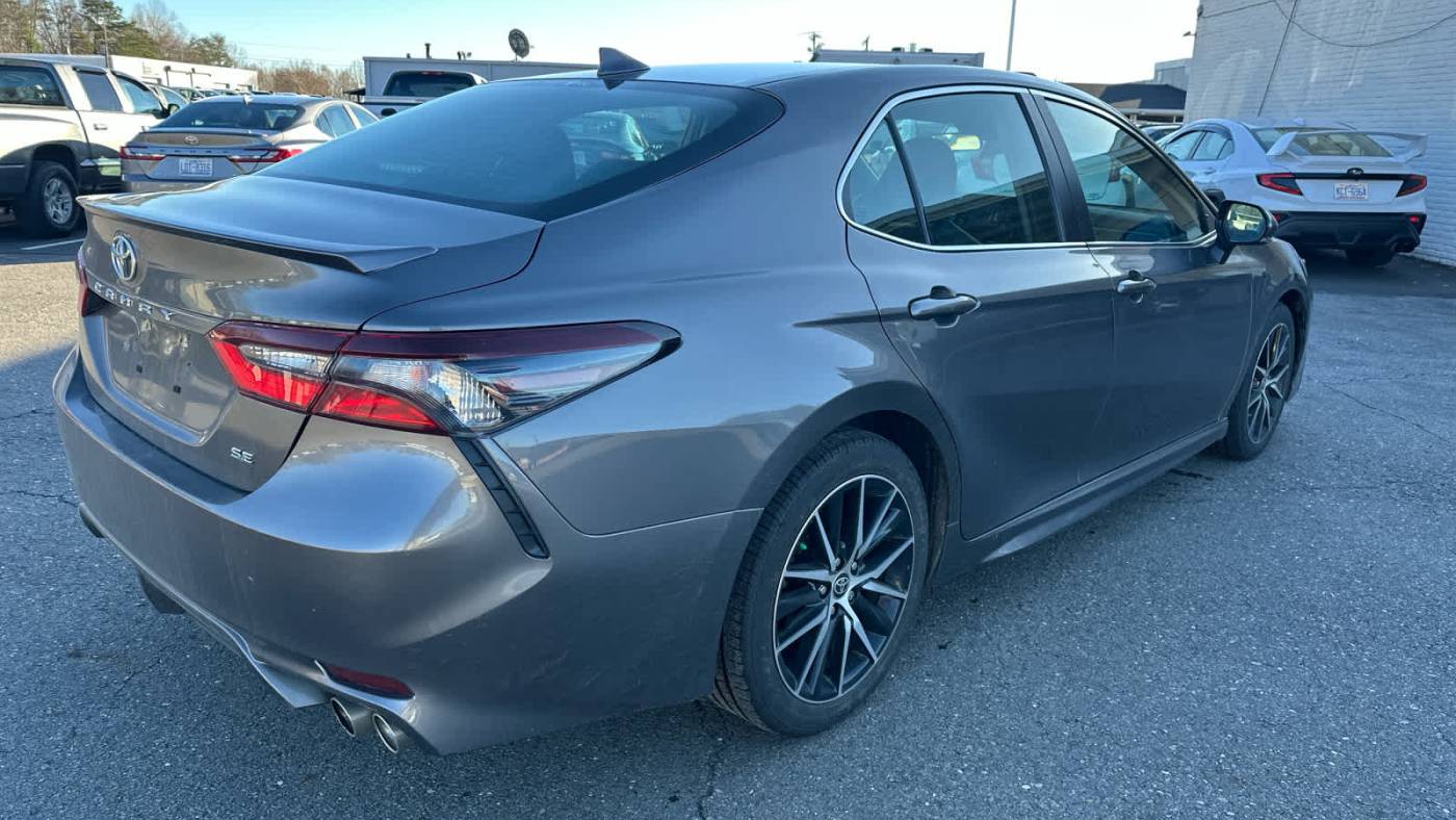 2021 toyota camry se