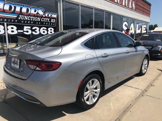 used 2015 chrysler 200 limited junction city, ks 66441 for sale in grandview plaza, kansas