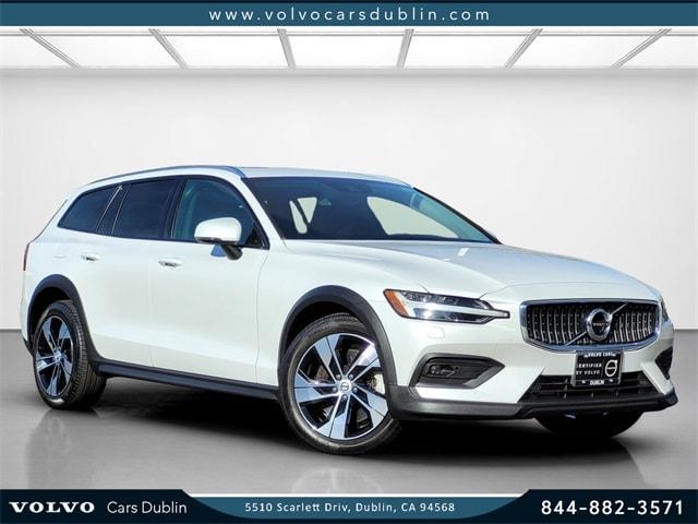2022 volvo v60 cross country t5