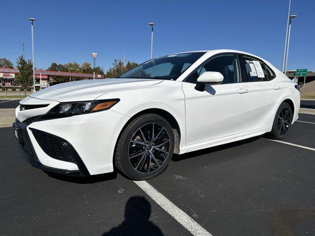 2022 toyota camry se