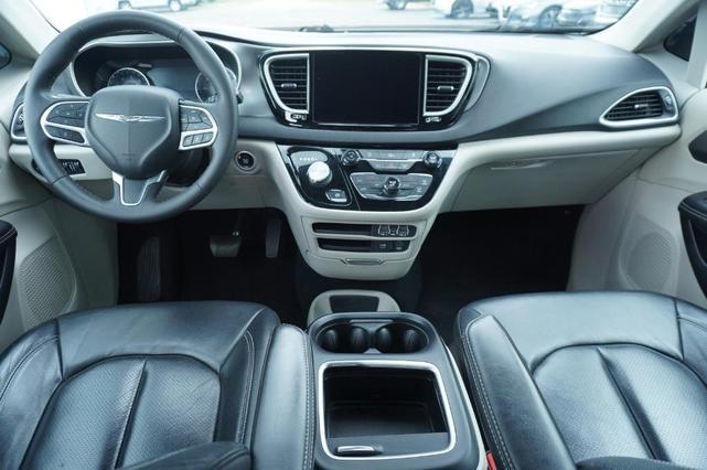 2022 chrysler pacifica touring-l