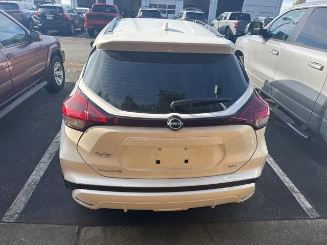 2024 nissan kicks sr