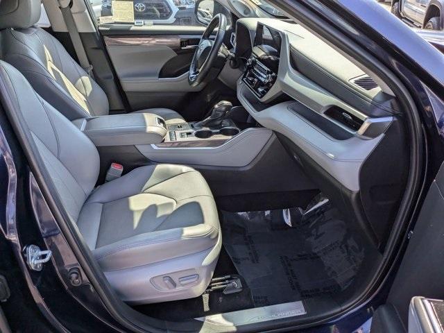 2022 toyota highlander platinum