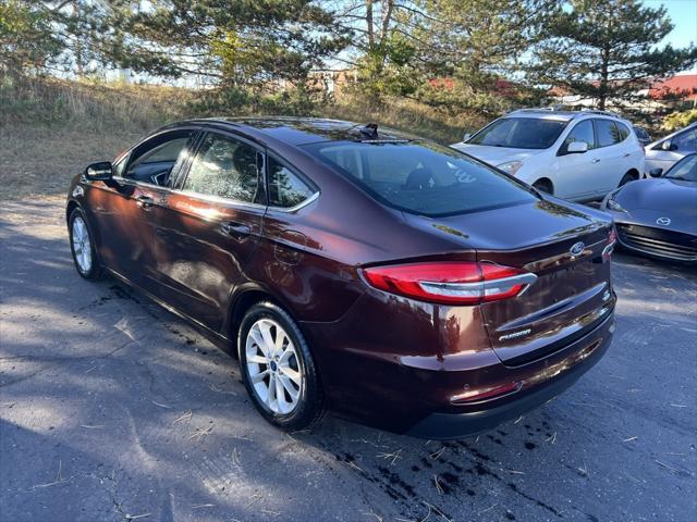 2019 ford fusion se