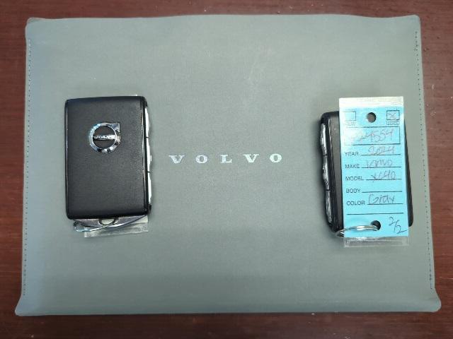 2024 volvo xc40 b5 plus bright theme