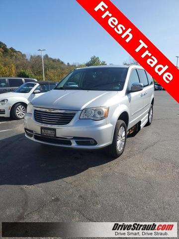 2012 chrysler town & country limited