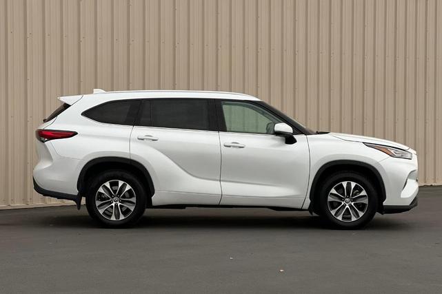 2022 toyota highlander xle