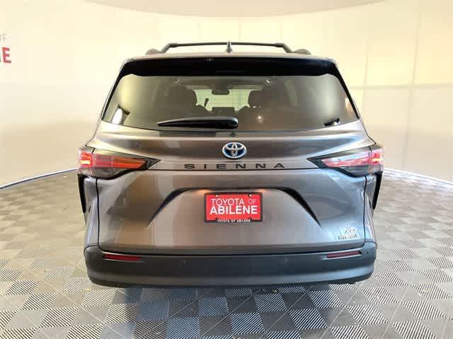 2022 toyota sienna xle 8 passenger