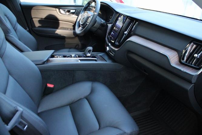 cpo 2022 volvo xc60 momentum