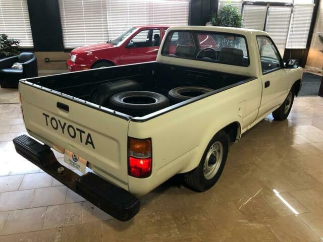 1990 toyota pickup 1/2 ton short wheelbase dlx automatic 4-speed rwd i4 2.4l