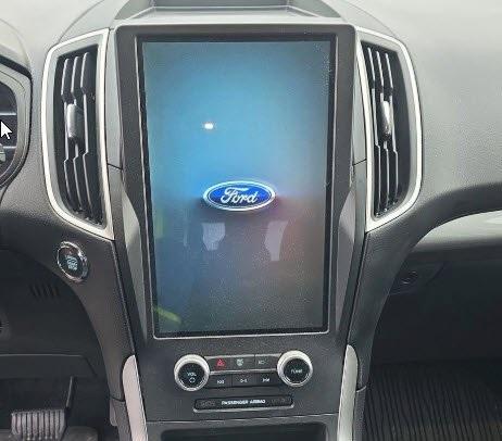 2022 ford edge se
