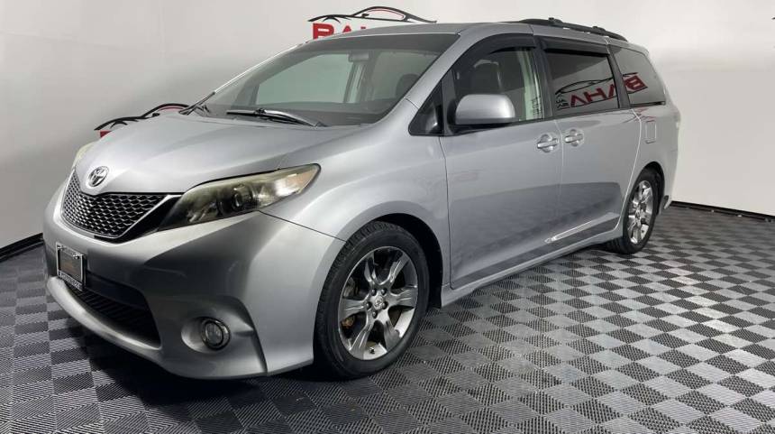 2011 toyota sienna se 8-passenger