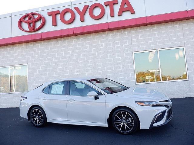 2022 toyota camry se