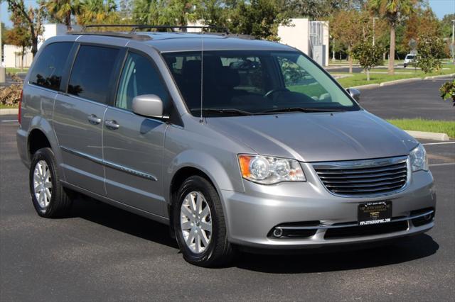 2016 chrysler town & country touring