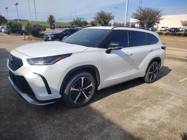 2021 toyota highlander xse