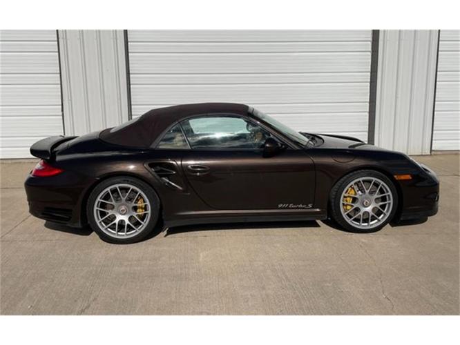 2011 porsche 911 in valley park, missouri