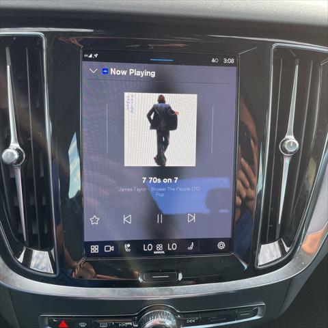 2024 volvo s60 b5 core dark theme
