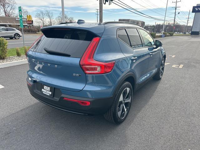 2024 volvo xc40 b5 plus dark theme