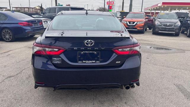 2021 toyota camry se