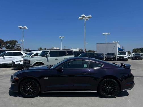 2022 ford mustang